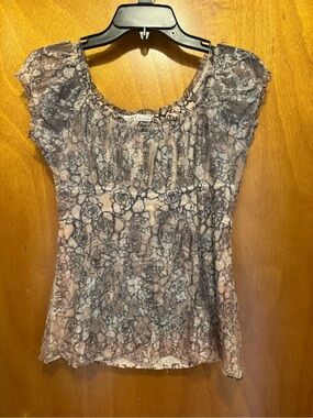 Moa Moa Pink and Gray Floral Lace Cap Sleeve Blouse
